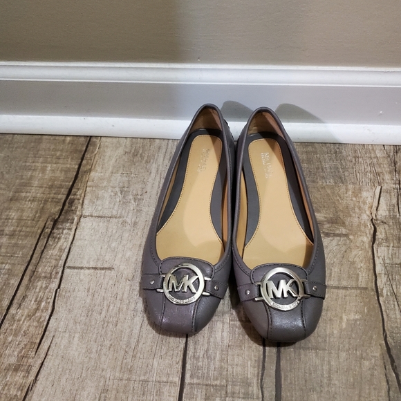 Shoes - Picture 1 of 3